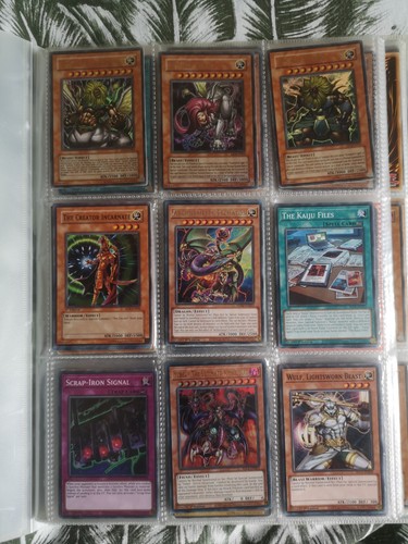 Yugioh card bundle - card,